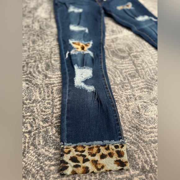 NWT Hammer Jeans with Animal Print Holes and Jean Cuff Size 5 - Picture 2 of 6